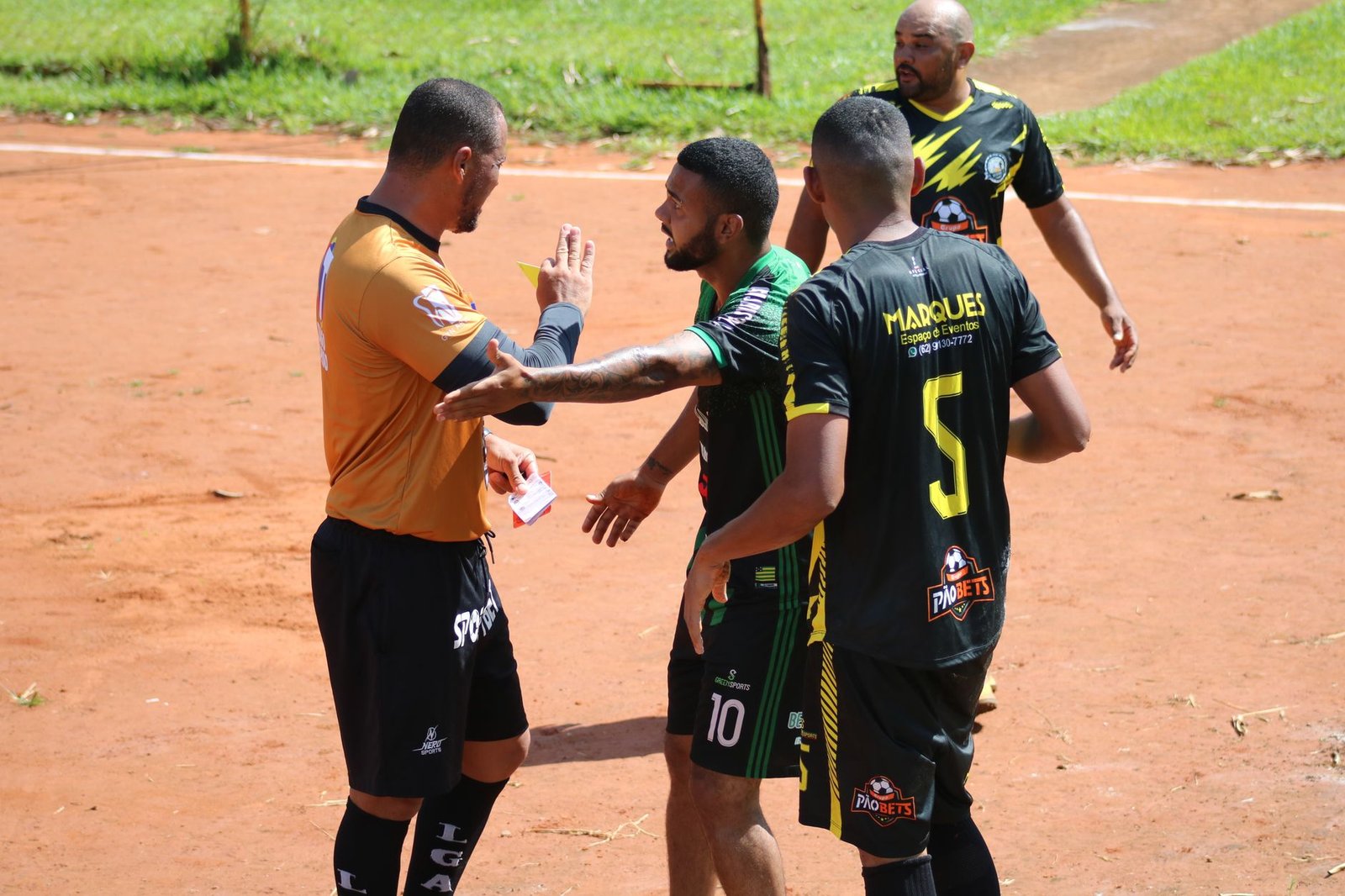 Coritiba: Lesão de Morisco no Ombro Direito Força Busca Urgente por Novo Goleiro Titular