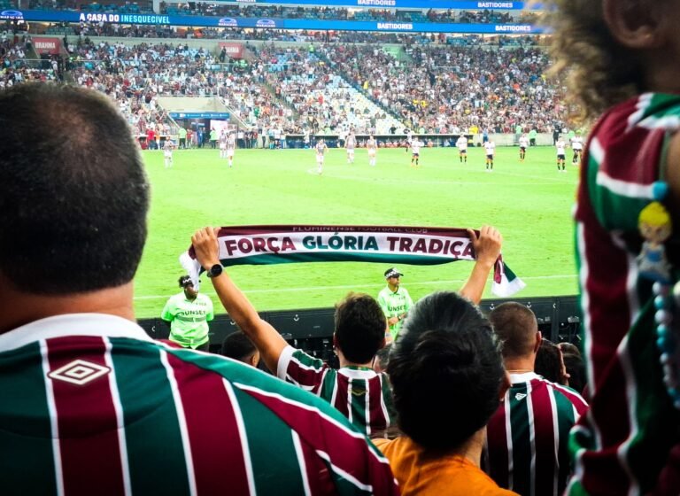 Fluminense: Zubeldía Contesta Arbitragem e Aponta Injustiça Após Gol Anulado