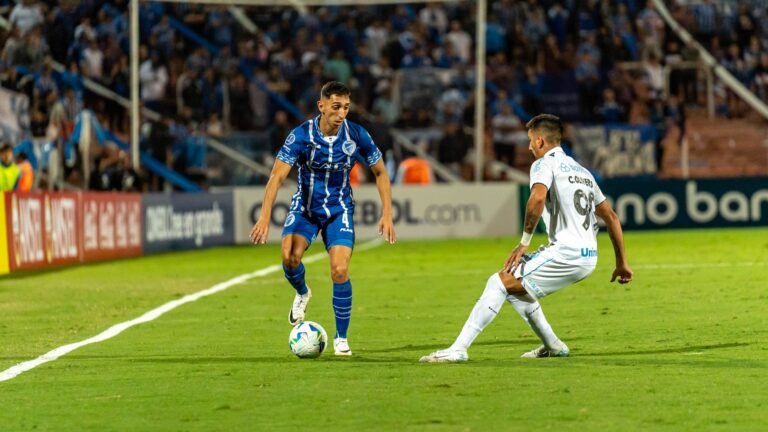 Grêmio Confirma Lesão de João Pedro: Impacto Tático para Finais do Gauchão