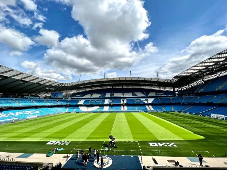 Manchester City Goleia Liverpool por 4 a 0 e Consolida Hegemonia